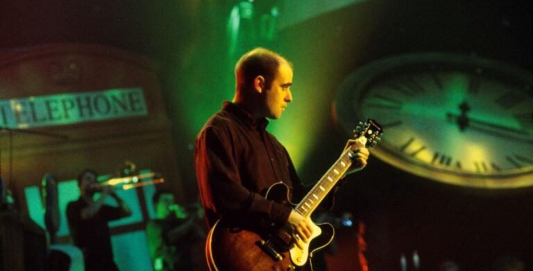Paul Bonehead Arthurs. Foto: Epiphone.