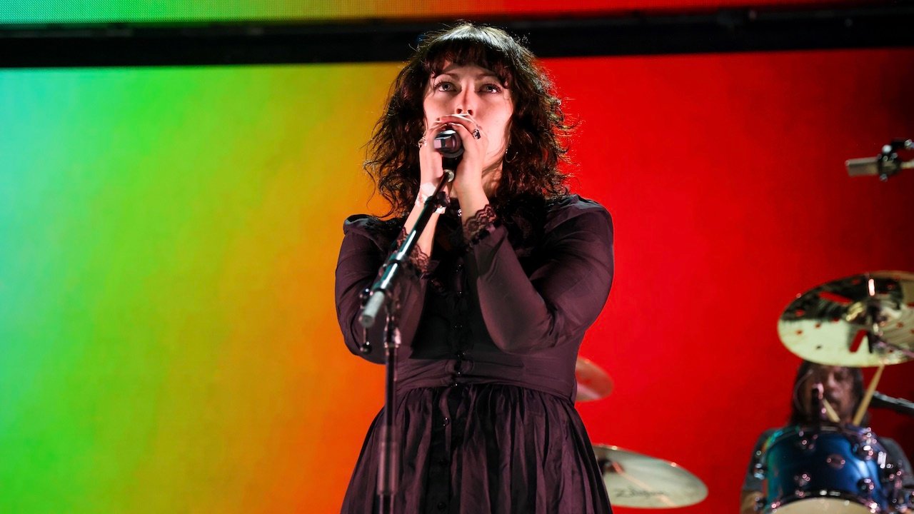 Violet Grohl lança poderoso clipe de estreia ‘THUM’