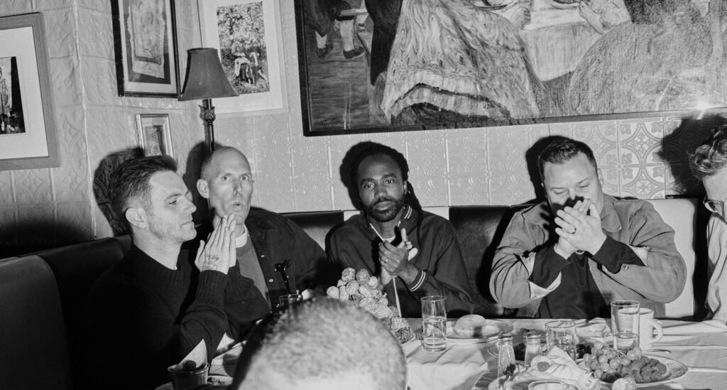 Bleachers. Crédito: Alex Lockett.