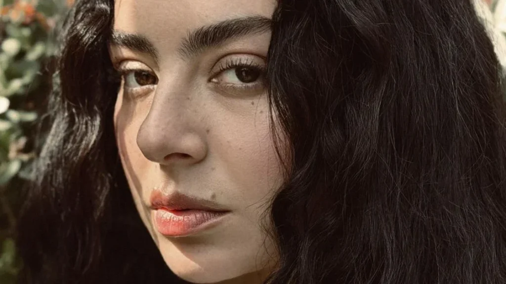 Charli XCX. Crédito: Divulgação.