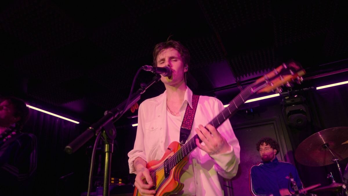 Cruz Beckham. offers up a raucous Before Doors session with 'Waste Your Pain'