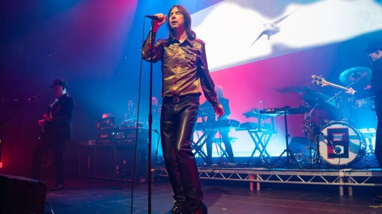 Primal Scream. Crédito: Bobby Gillespie of at The Roundhouse, December 2025. Lorne Thomson/Redferns/Getty Images.