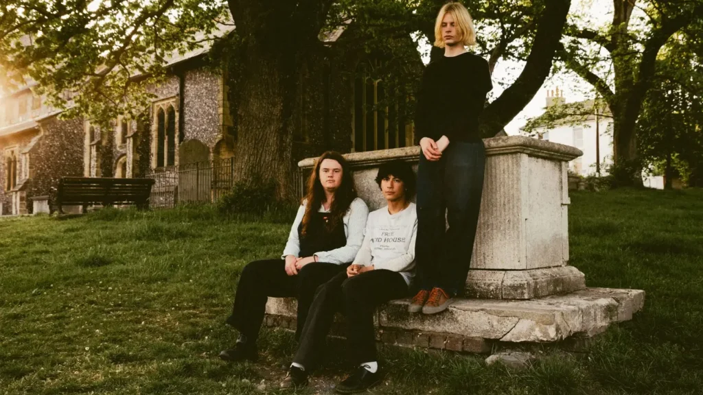 thistle.. Crédito: have shared ‘pylon’, a new single they to an energy drink.