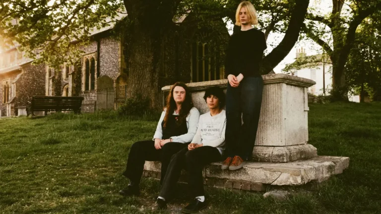 thistle.. Crédito: have shared ‘pylon’, a new single they to an energy drink.