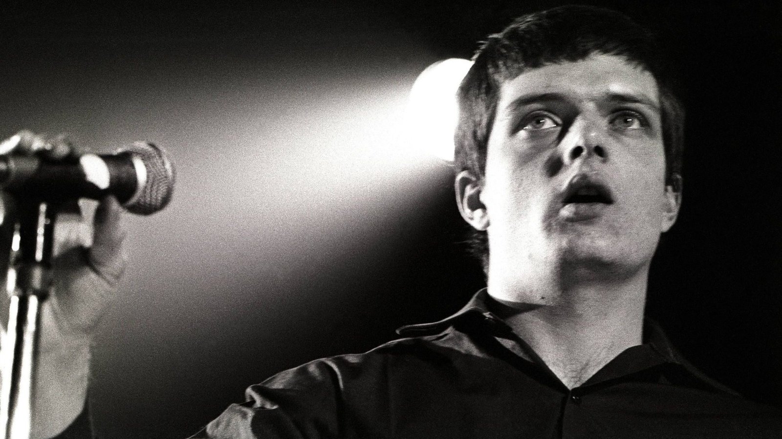 Exposição de Ian Curtis em Nova York terá cartas pessoais e letras do Joy Division