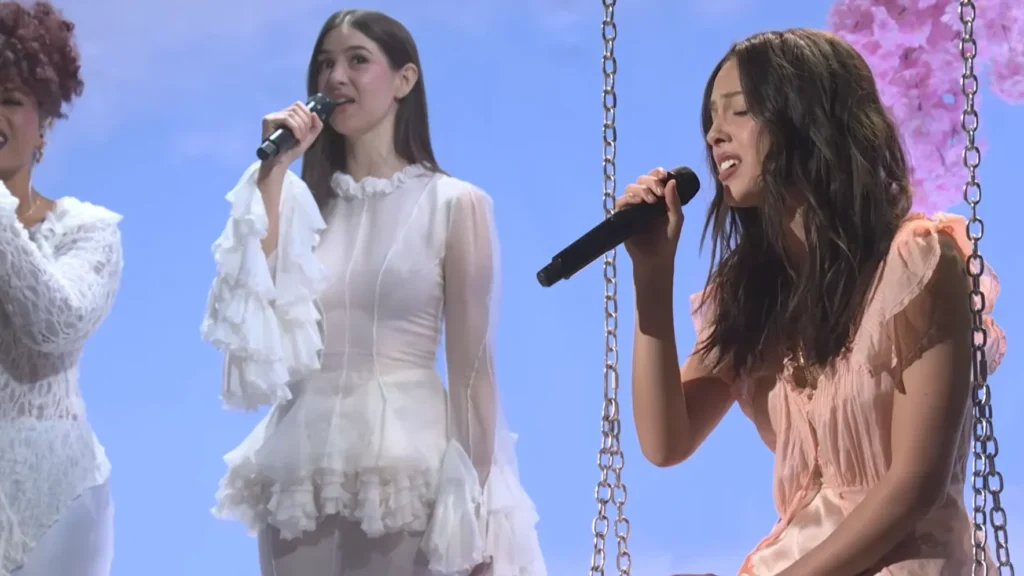Olivia Rodrigo. _ begged - SNL 1-37 screenshot