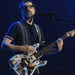 Rivers Cuomo vaza 15 covers de Whitney Houston, Dolly Parton e mais de seu arquivo