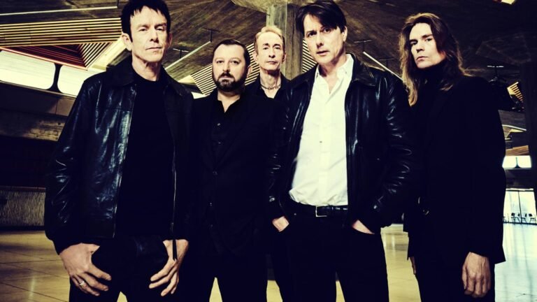 Suede. Dean Chalkley