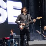 Geese homenageia Dolly Parton e toca “Disco” ao vivo em Glasgow