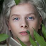 AURORA celebra 10 anos de “All My Demons Greeting Me As A Friend” com lançamento de faixa-título e “Moth Tapes”