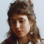 Clairo confirma 11 músicas novas e um álbum a caminho
