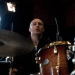 Ex-baterista do Elbow, Richard Jupp, fala sobre sua saída da banda e sobriedade
