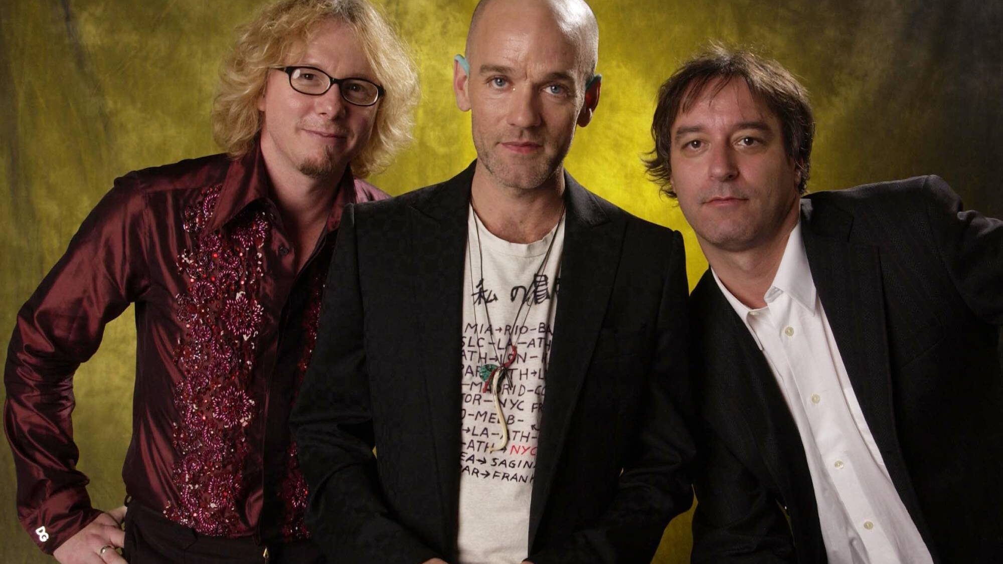 R.E.M.. Rock band  backstage at the MTV Europe Awards 2001 in Festhalle, Frankfurt, Germany, November 8, 2001. Mike Mills (L), Michael Stipe (C) and Peter Buck (R). (by John Rogers/Getty Images)