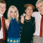 Carl Barât, do The Libertines, se junta ao The Molotovs para tocar “What A Waster” em Londres